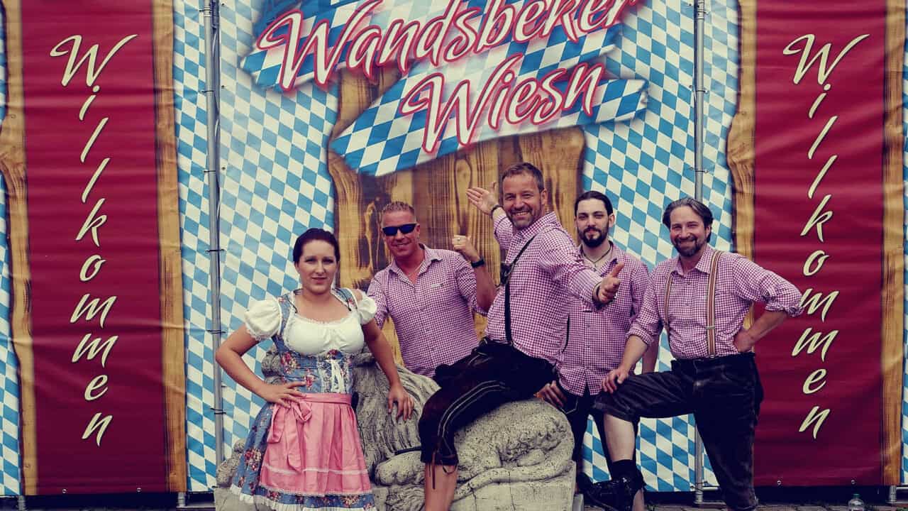 Die Nordlichter feiern die Hüttengaudi